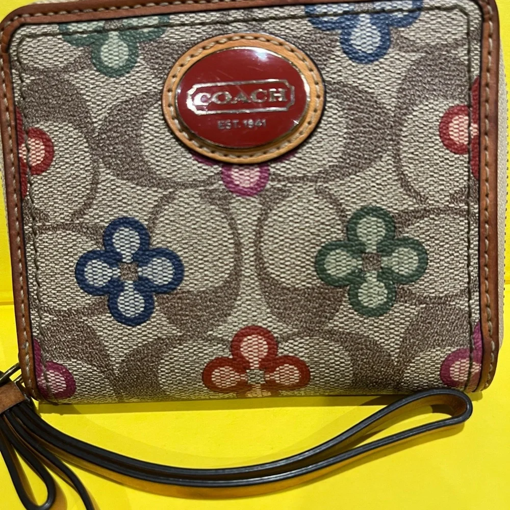 Vintage Color Flowers Coach Wristlet Bag Est. 1941‎